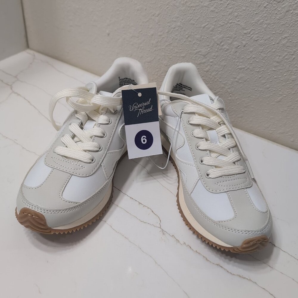 NWT Universal Thread Womens Mercedes Casual Low Fashion Sneakers White Size 6